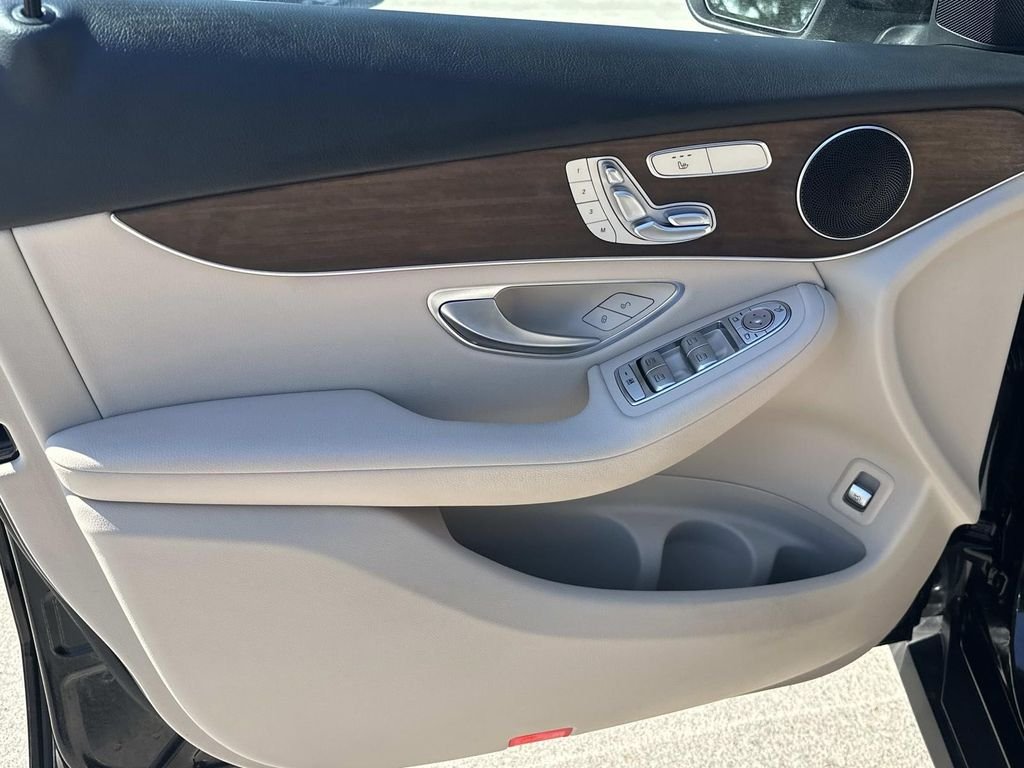 Certified Used 2022 Black Mercedes-Benz GLC 300 image 18