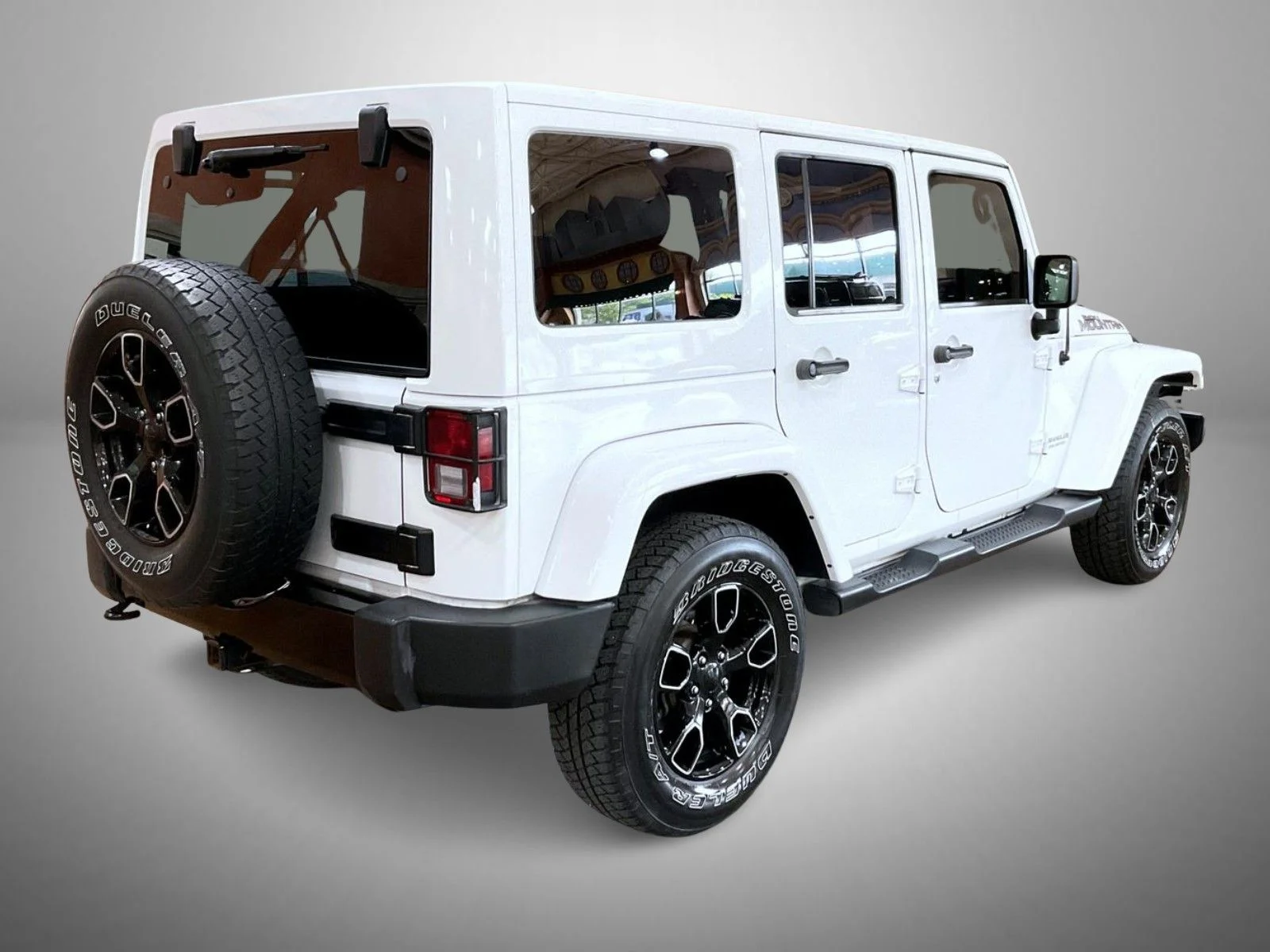 Used 2017 White Jeep Unlimited Sahara image 5