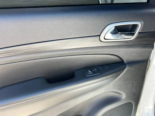 Used 2021 White Jeep Laredo X image 20