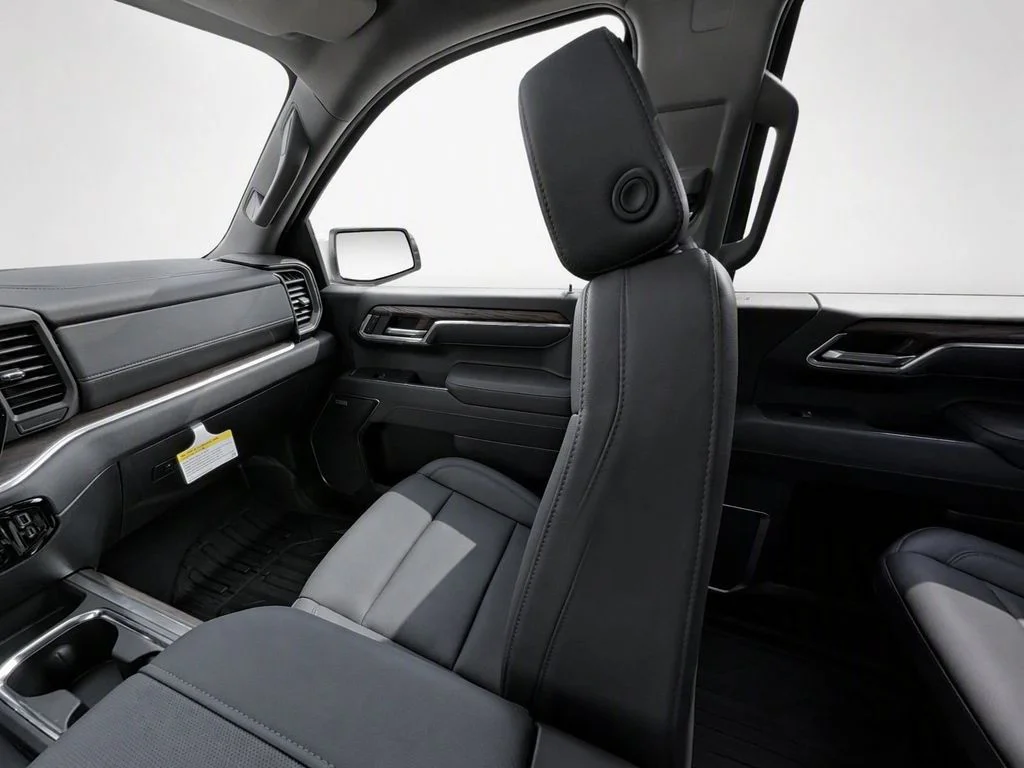 New 2026 White GMC SLT image 31