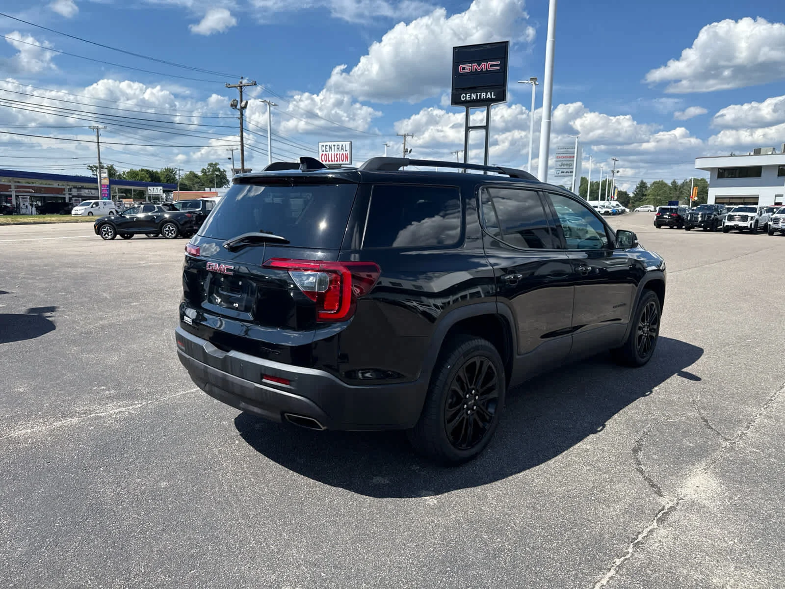 Certified Used 2023 Ebony Twilight Metallic GMC SLE image 5