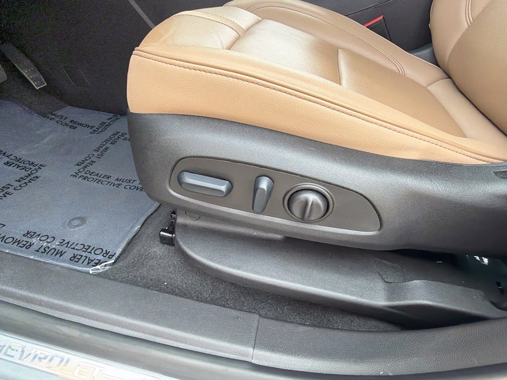 Used 2025 Sterling Gray Metallic Chevrolet Premier image 17