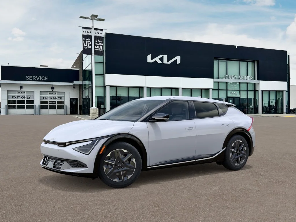 New 2026 Glacial White Pearl Kia LIGHT image 3