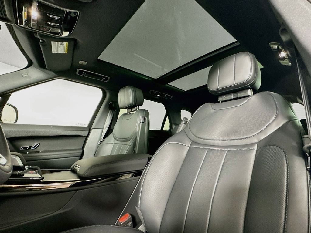 New 2026 Borasco Grey LAND ROVER SE image 16
