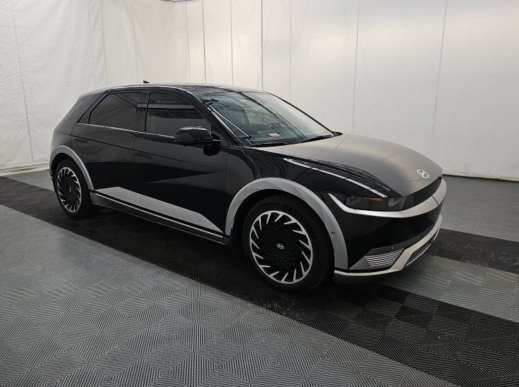Used 2023 Black Hyundai Limited image 4
