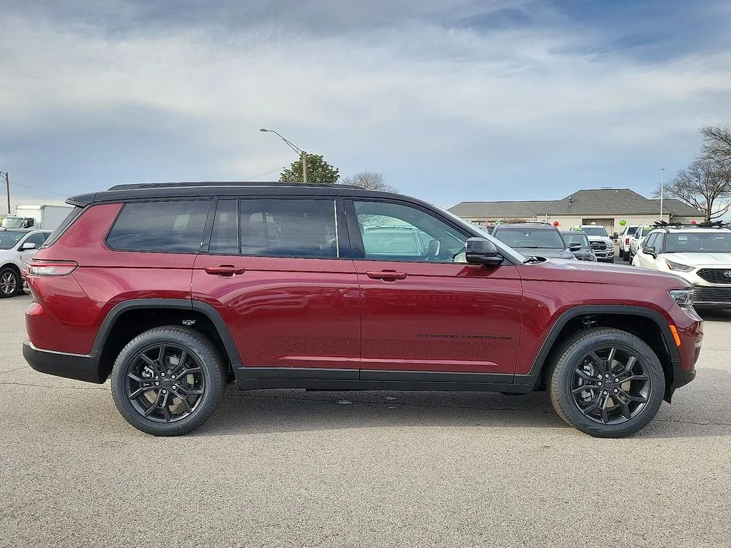 New 2025 Velvet Red Pearl-Coat Exterior Paint Jeep Limited image 6
