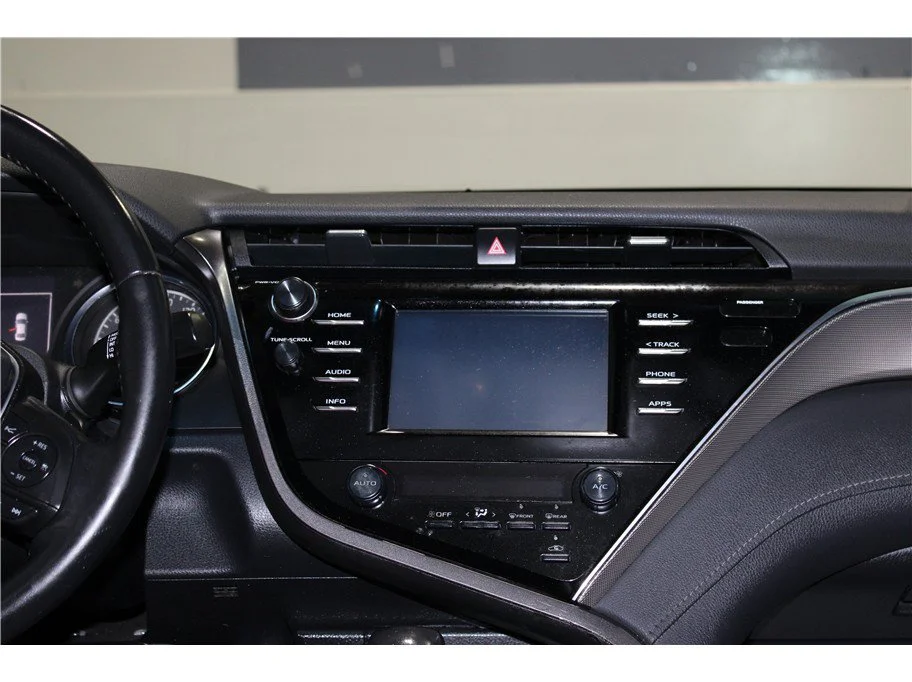 Used 2018 Black Toyota SE Sedan 4D image 16