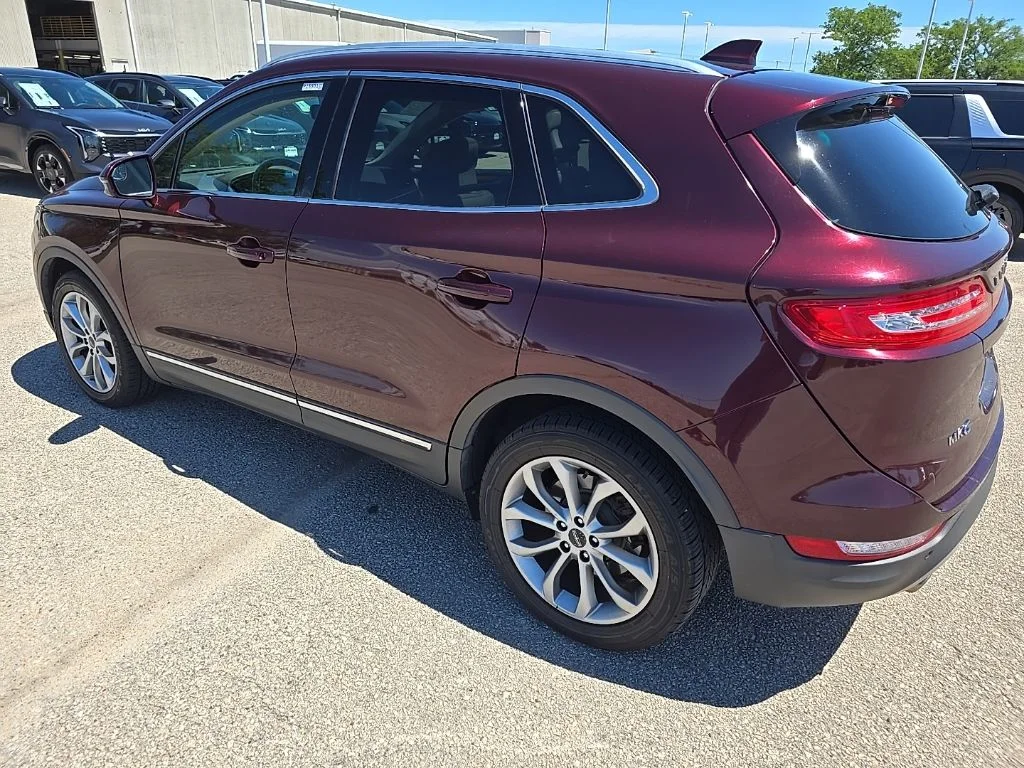 Certified Used 2017 Red Lincoln Select image 5