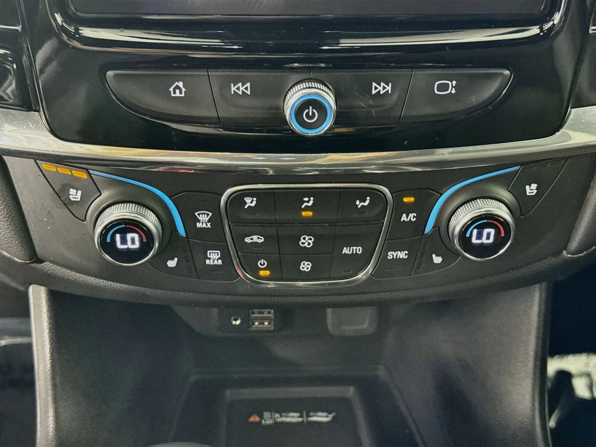 Used 2023 IRIDESCENT PEARL TRICOAT Chevrolet High Country image 18