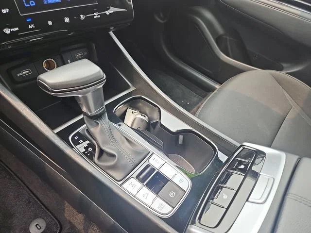 Used 2022 Black Hyundai SEL image 25