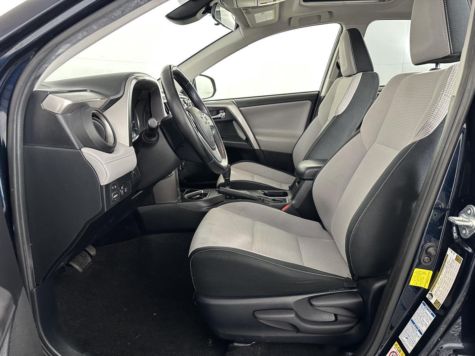 Used 2018 Galactic Aqua Mica Toyota XLE image 21