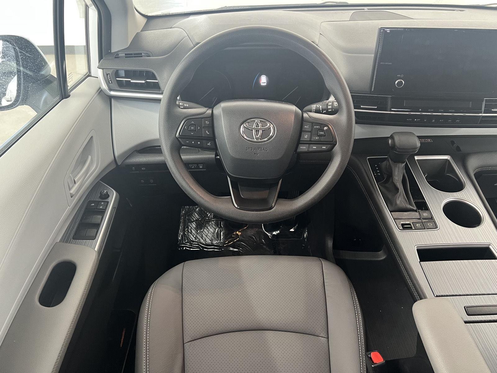 Used 2025 Ice Cap Toyota LE image 32