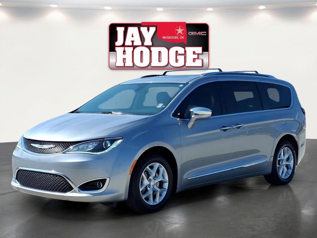Used 2020 Silver Chrysler Limited image 3