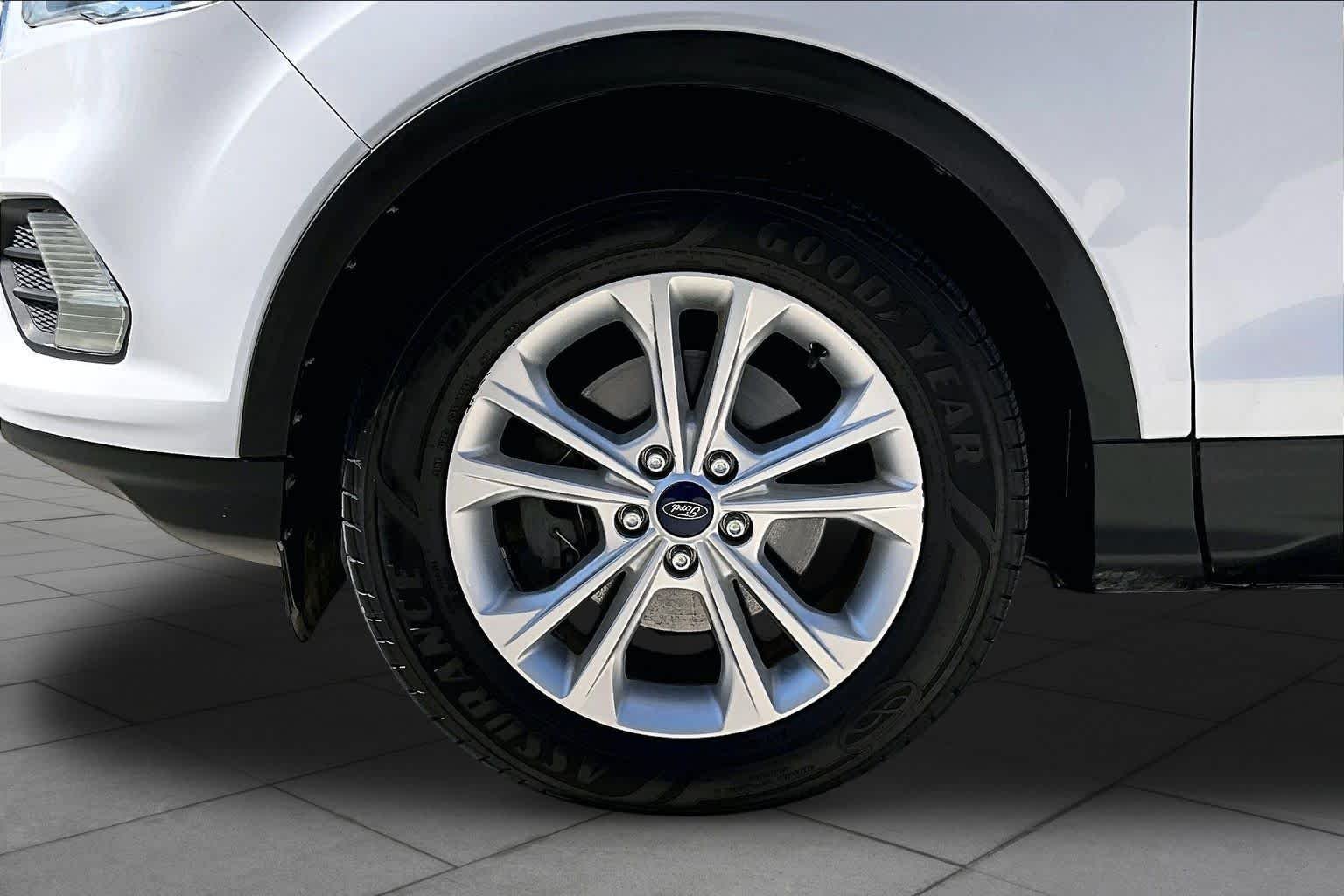 Used 2017 Oxford White Ford SE image 10