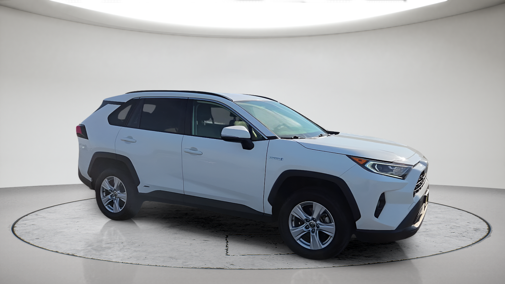 Used 2021 White Toyota XLE image 4