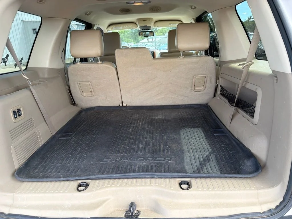 Used 2010  Ford Eddie Bauer image 17