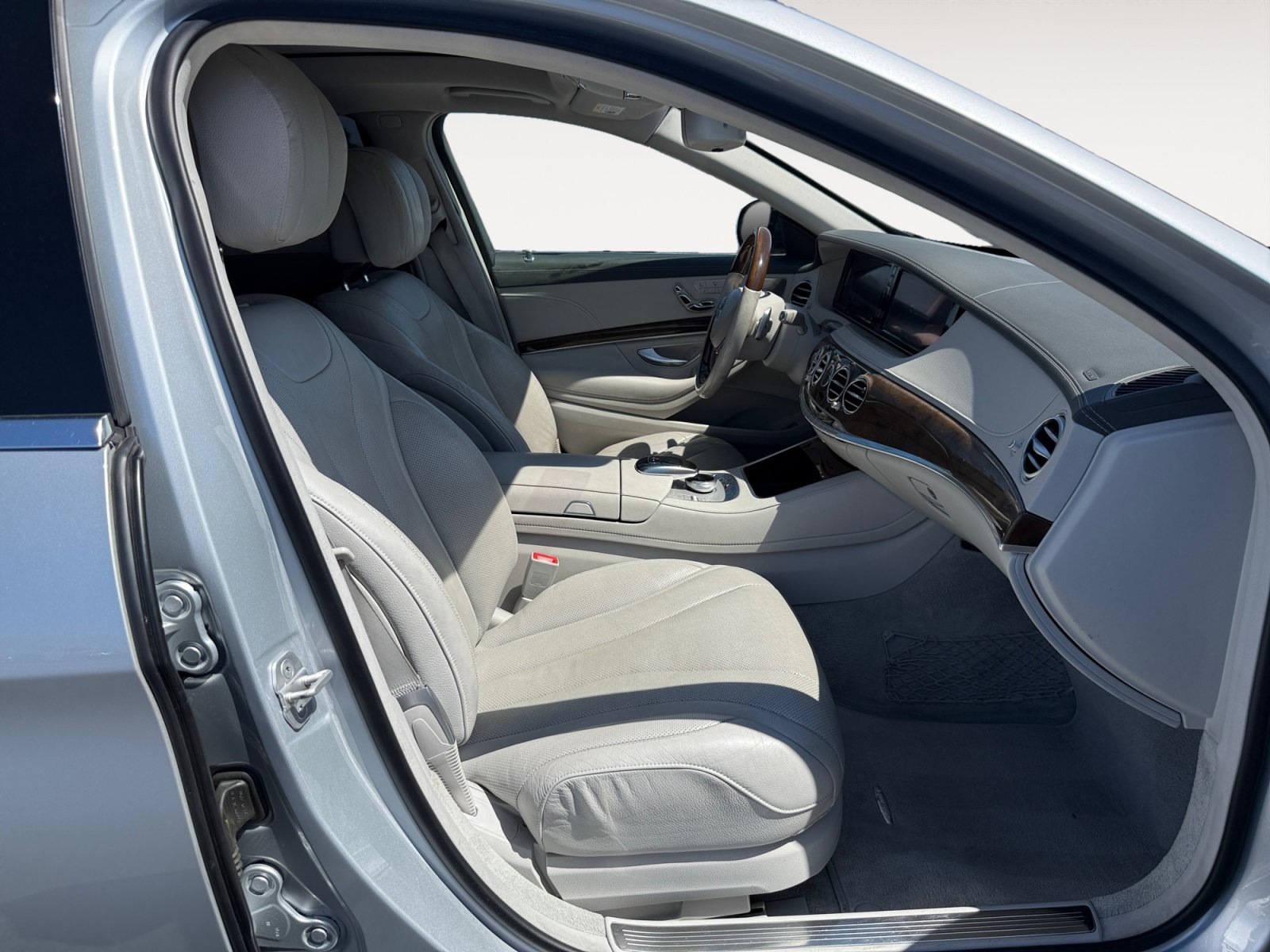 Used 2017 Silver Mercedes-Benz S 550 image 19