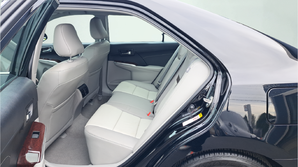 Used 2014 Black Toyota XLE image 12