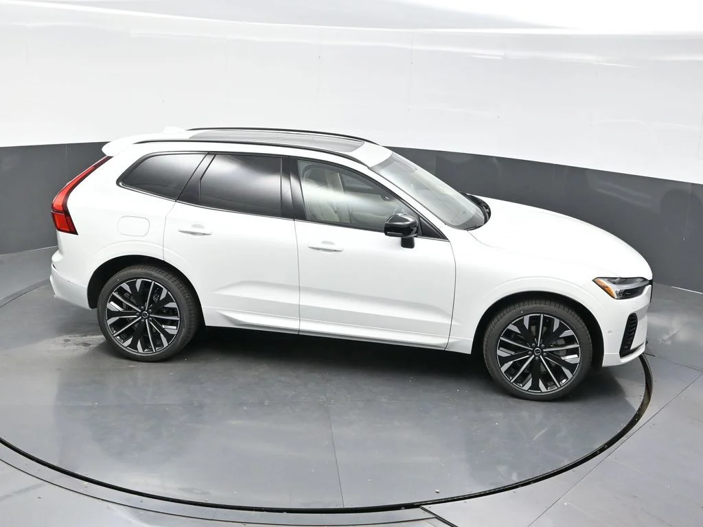 New 2026 Crystal White Volvo T8 Ultra image 34