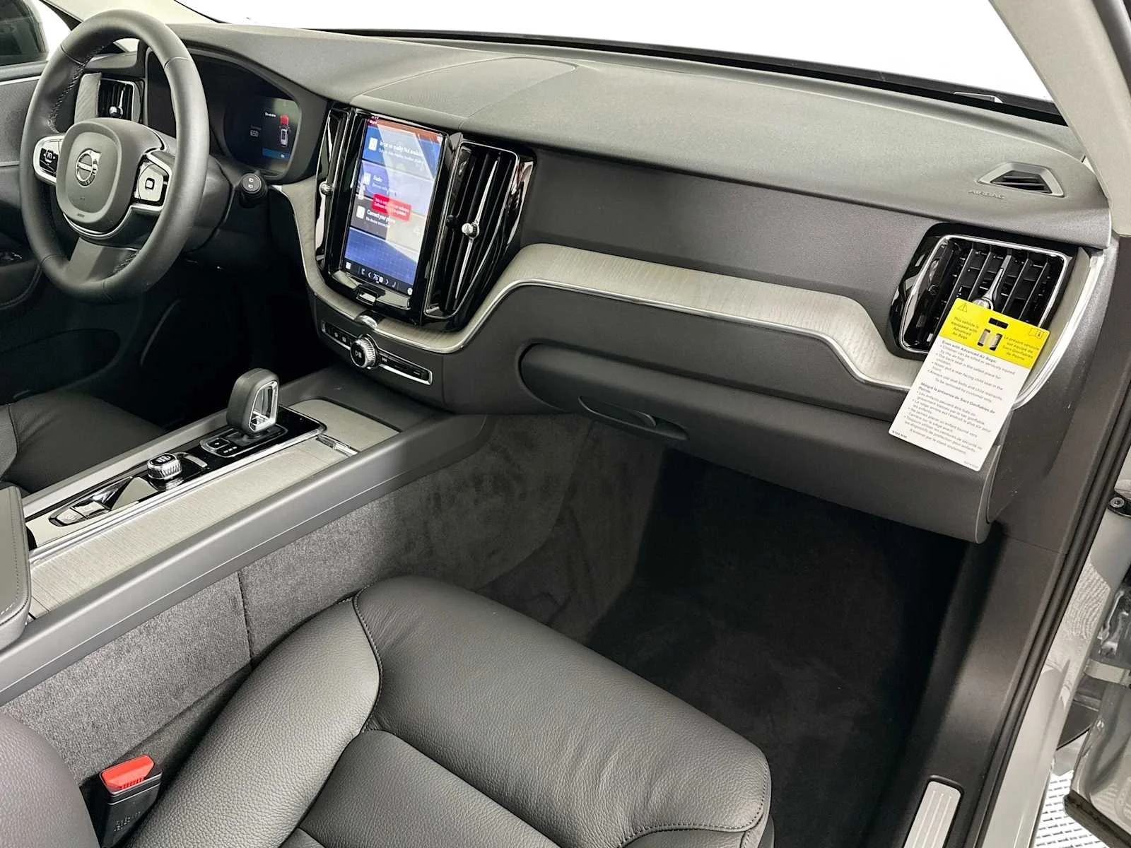 Certified Used 2025 Vapour Grey Volvo Plus image 26