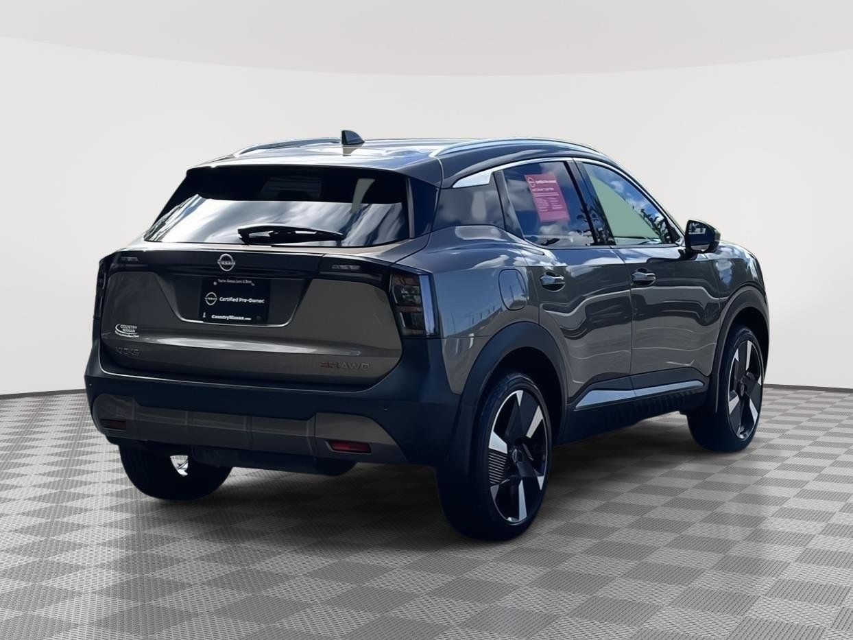 Used 2025 Canyon Bronze Metallic Nissan SR image 5