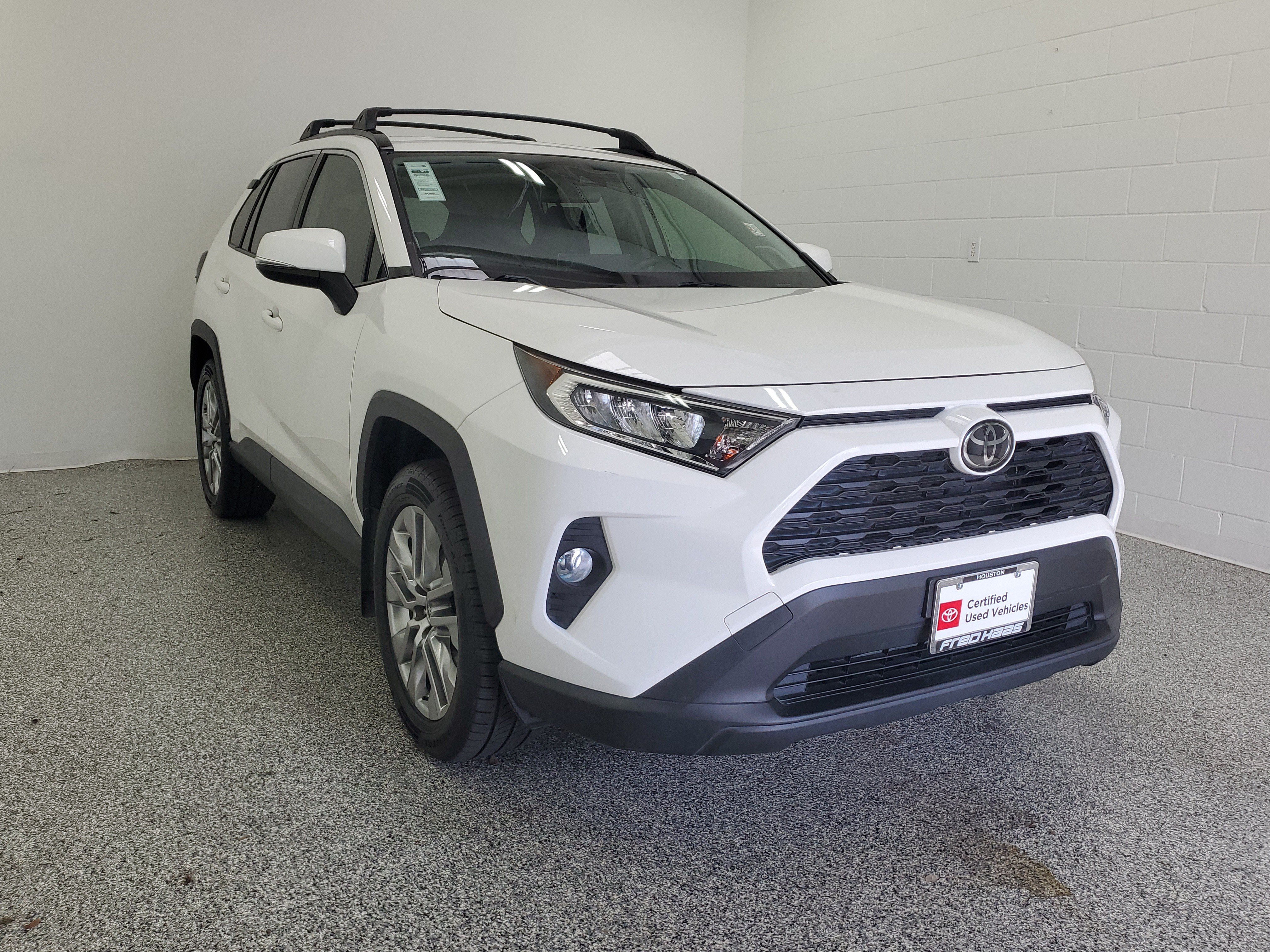 Certified Used 2020 Super White Toyota XLE Premium image 5