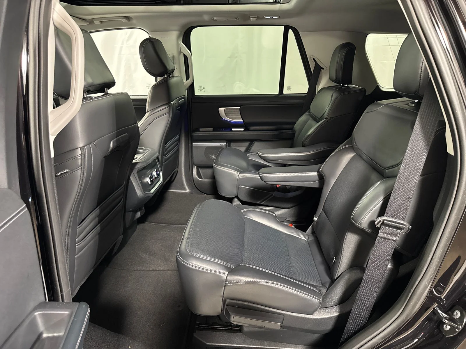 Used 2025 Black Ford Platinum image 5
