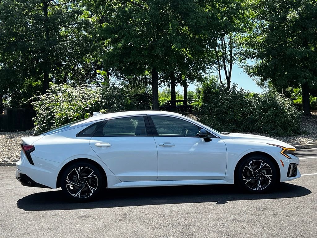 Used 2025 White Kia GT-Line image 4
