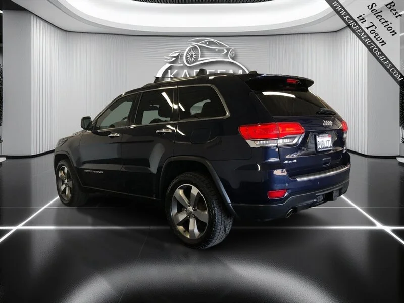 Used 2014 True Blue Pearlcoat Jeep Limited image 7