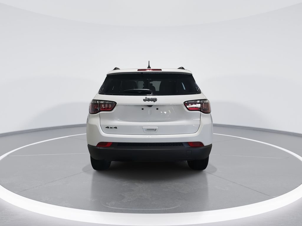 New 2026 White Jeep Latitude image 7