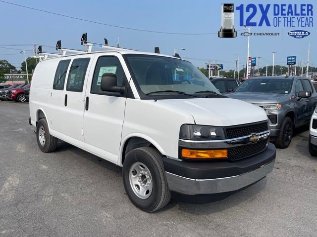 2025 Chevrolet Express Cargo WT