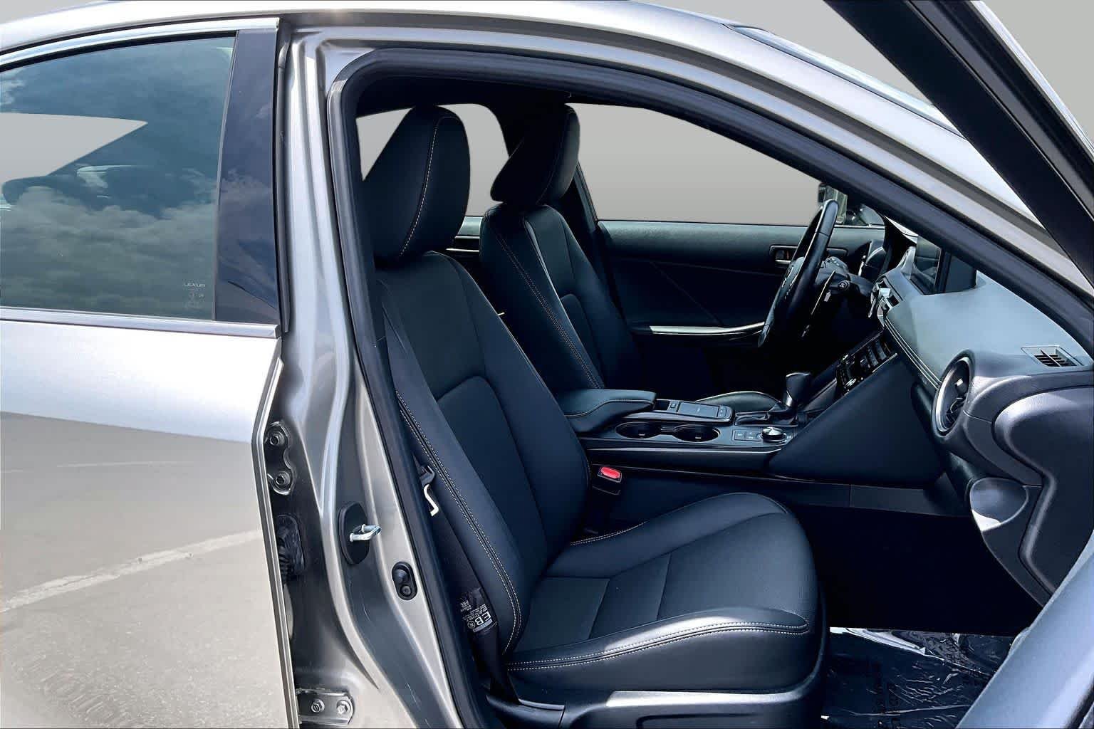 Used 2021 Atomic Silver Lexus  image 17