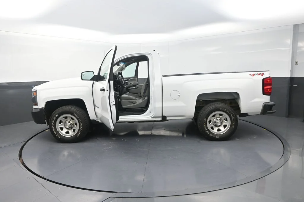 Used 2018 White Chevrolet WT image 33