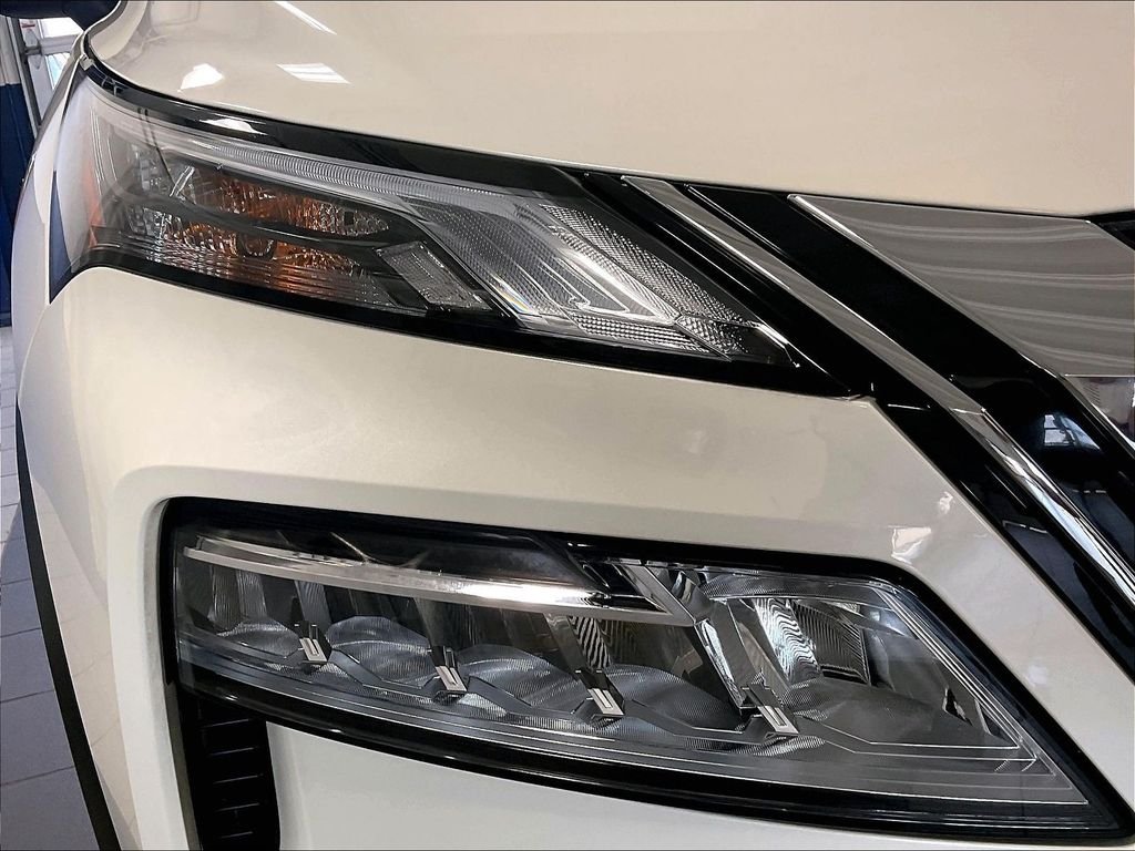 Used 2023 White Nissan SV image 33