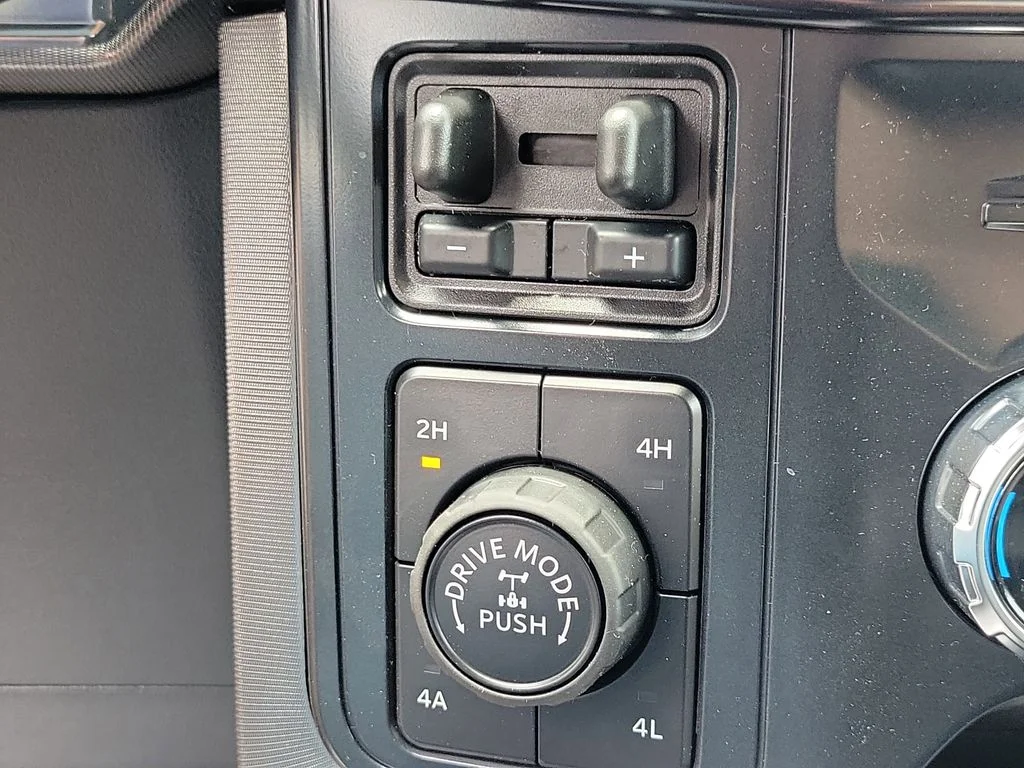 New 2026 Agate Black Metallic Ford Platinum® image 32