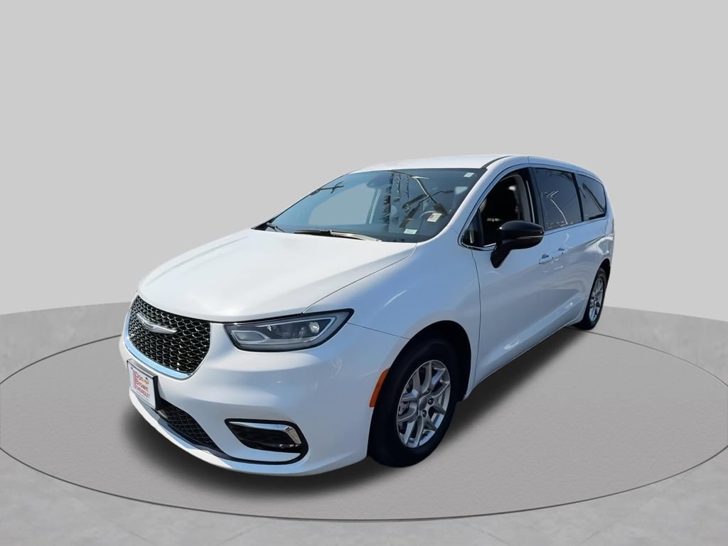 Used 2024 White Chrysler Touring L image 4