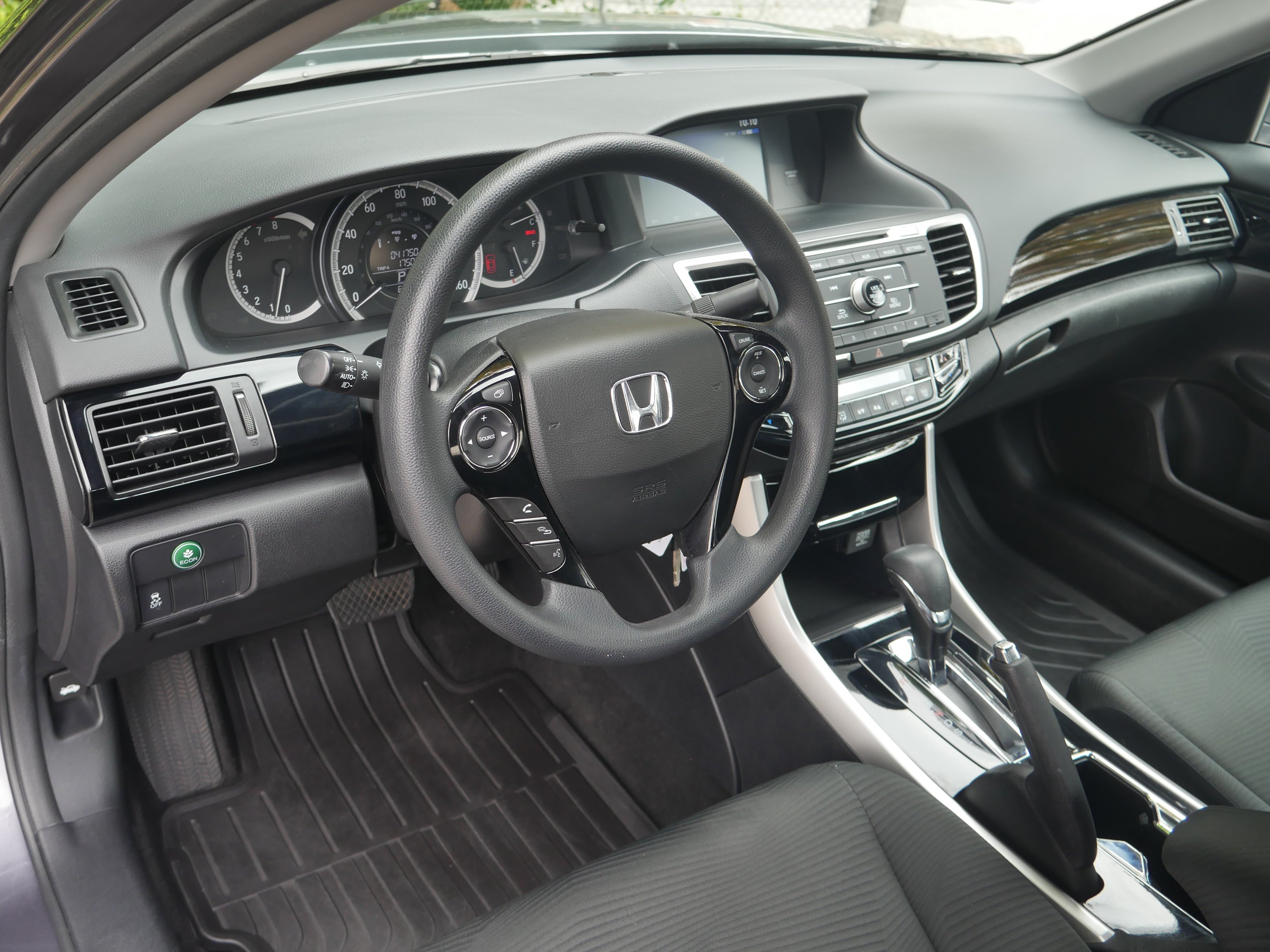 Used 2016 Modern Steel Metallic Honda LX image 4
