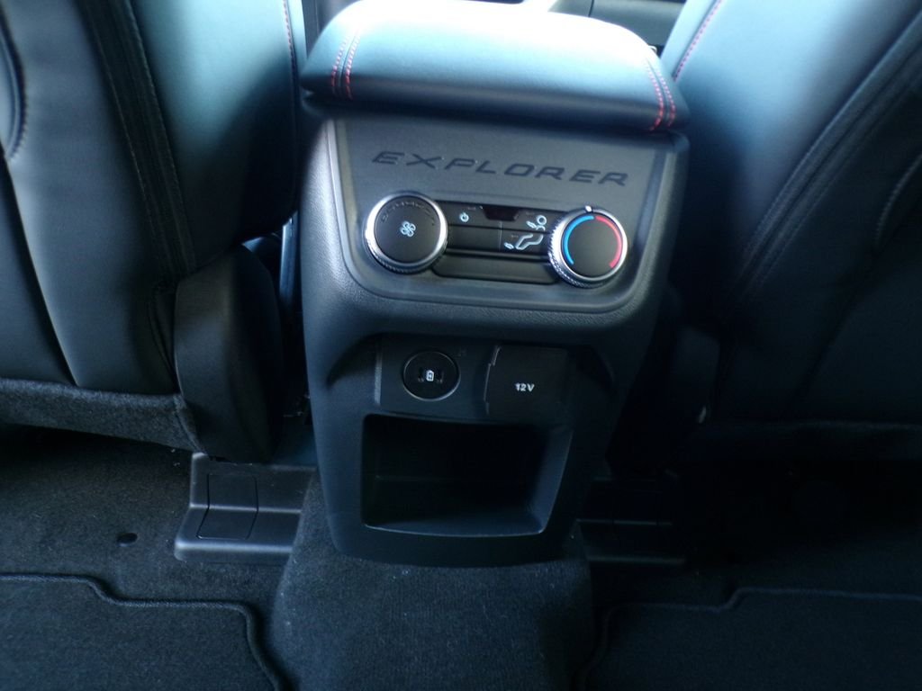 New 2026 Space White Metallic Ford ST-Line image 27