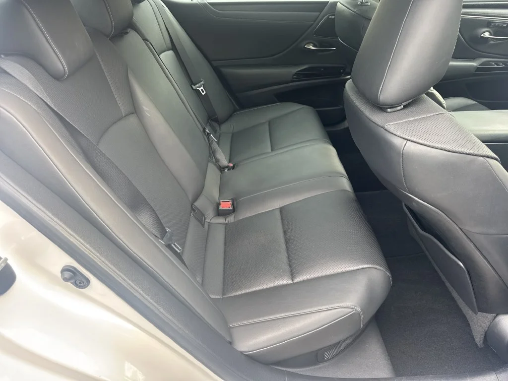 Used 2022 White Lexus 300h image 15