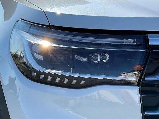 New 2027 Star White Metallic Tri-Coat Ford Platinum™ image 83