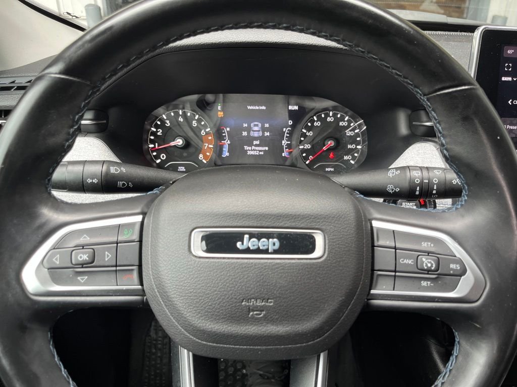 Used 2022 Crystal Metallic Jeep Latitude image 25