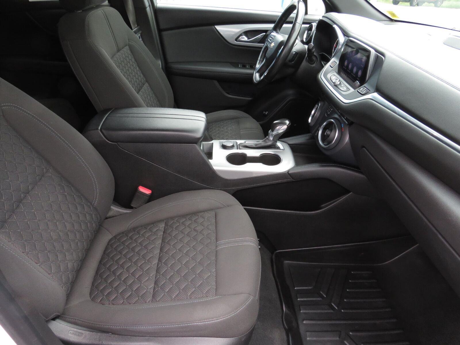Used 2019 Summit White Chevrolet  image 19