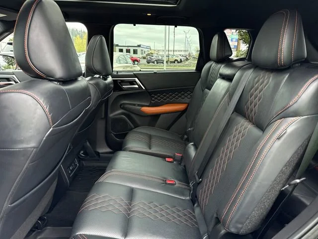 Used 2022  Mitsubishi SEL image 15