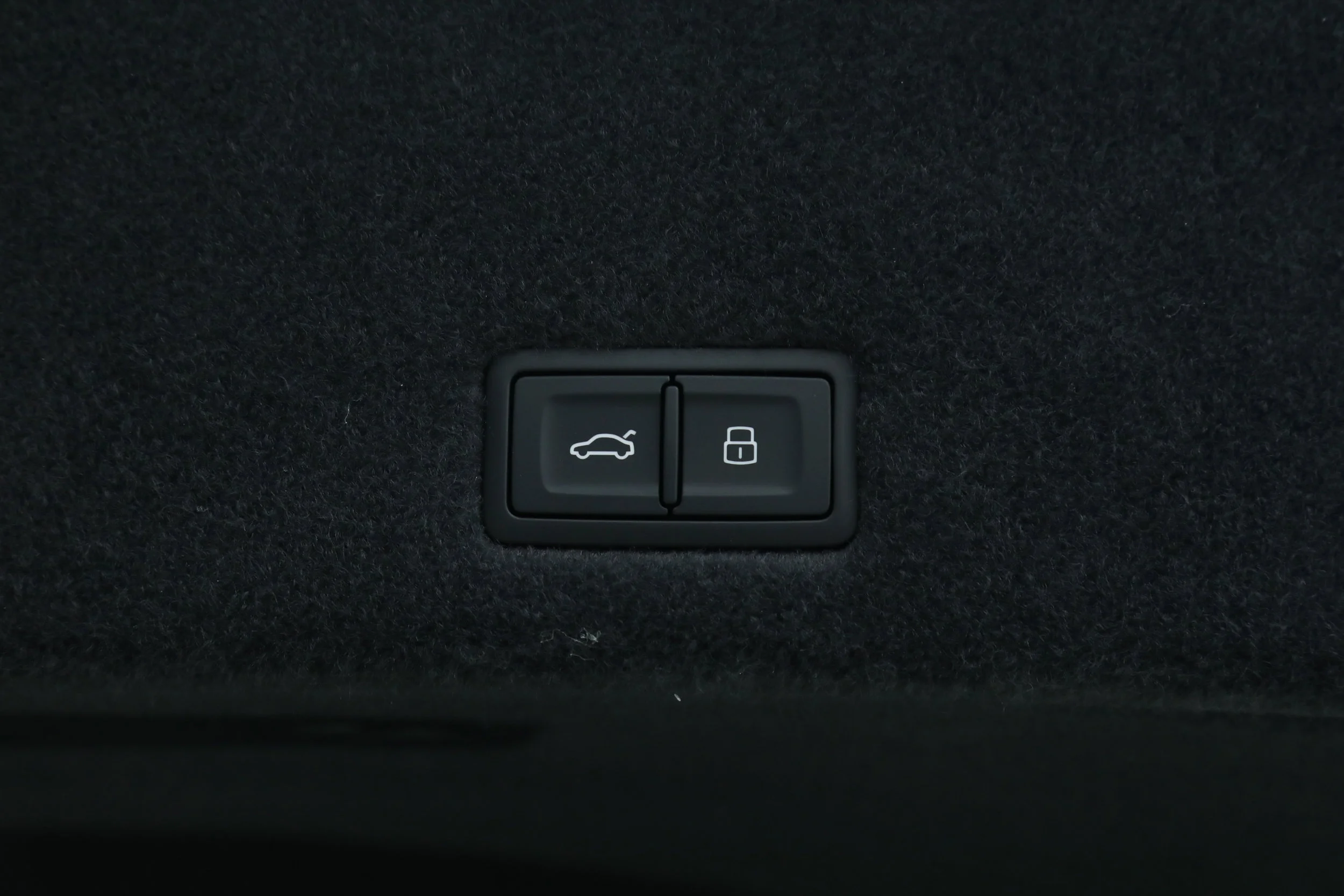 Used 2024 Green Lamborghini S image 39