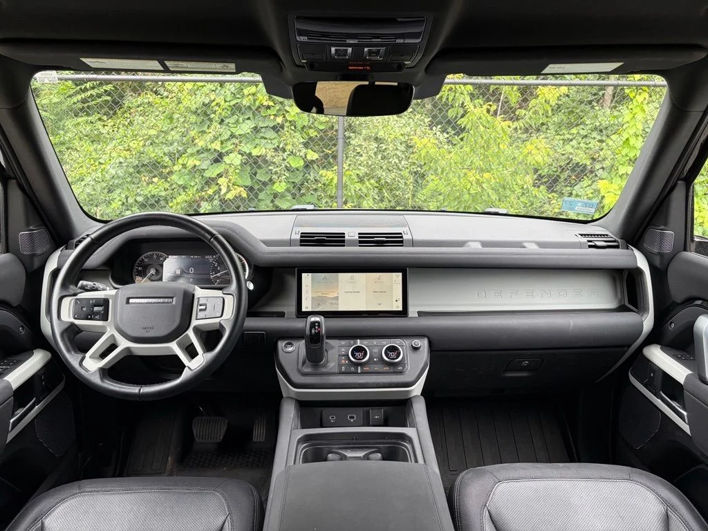 Certified Used 2023 Black Land Rover X-Dynamic SE image 18