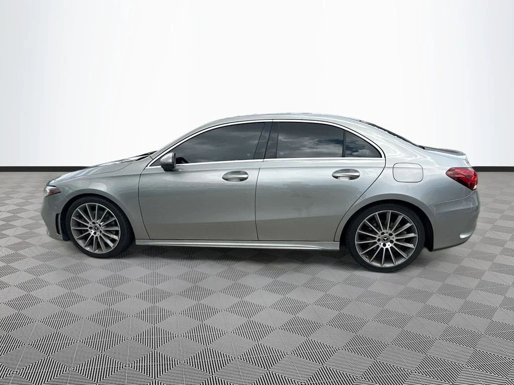 Used 2019 Gold Mercedes-Benz A 220 image 4