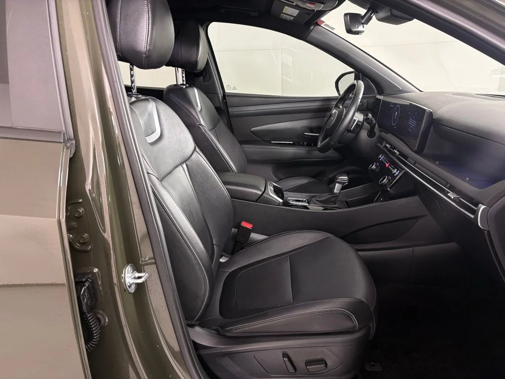 Used 2025 Green Hyundai Limited image 45