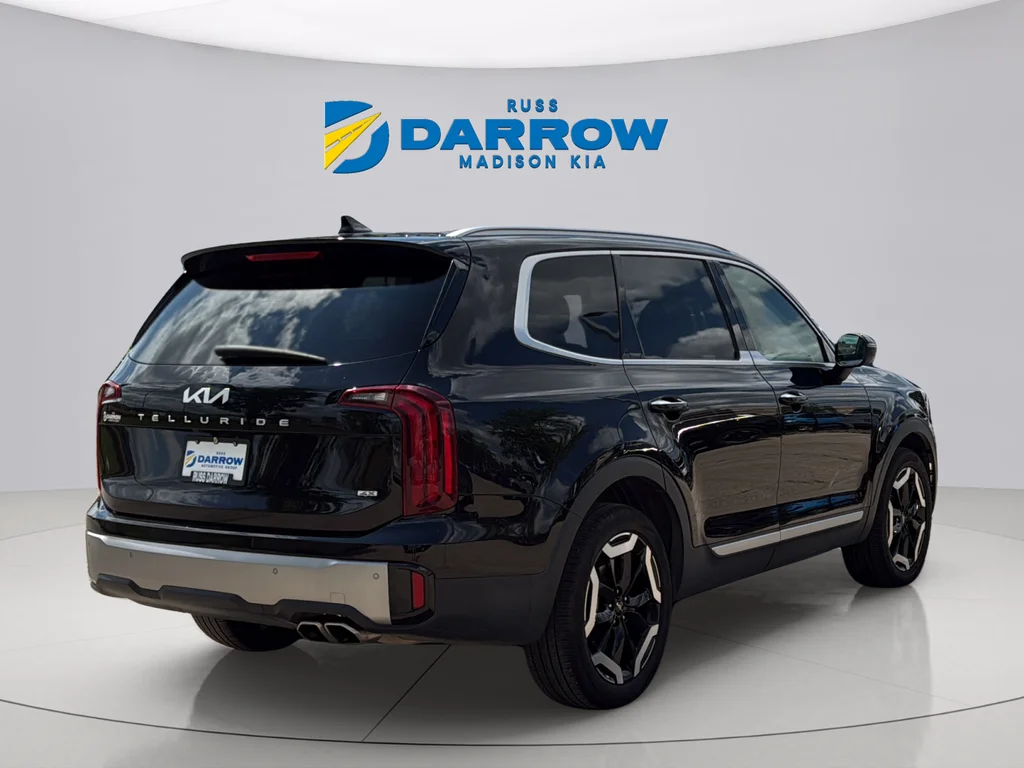 Used 2025 Ebony Black Kia S image 5