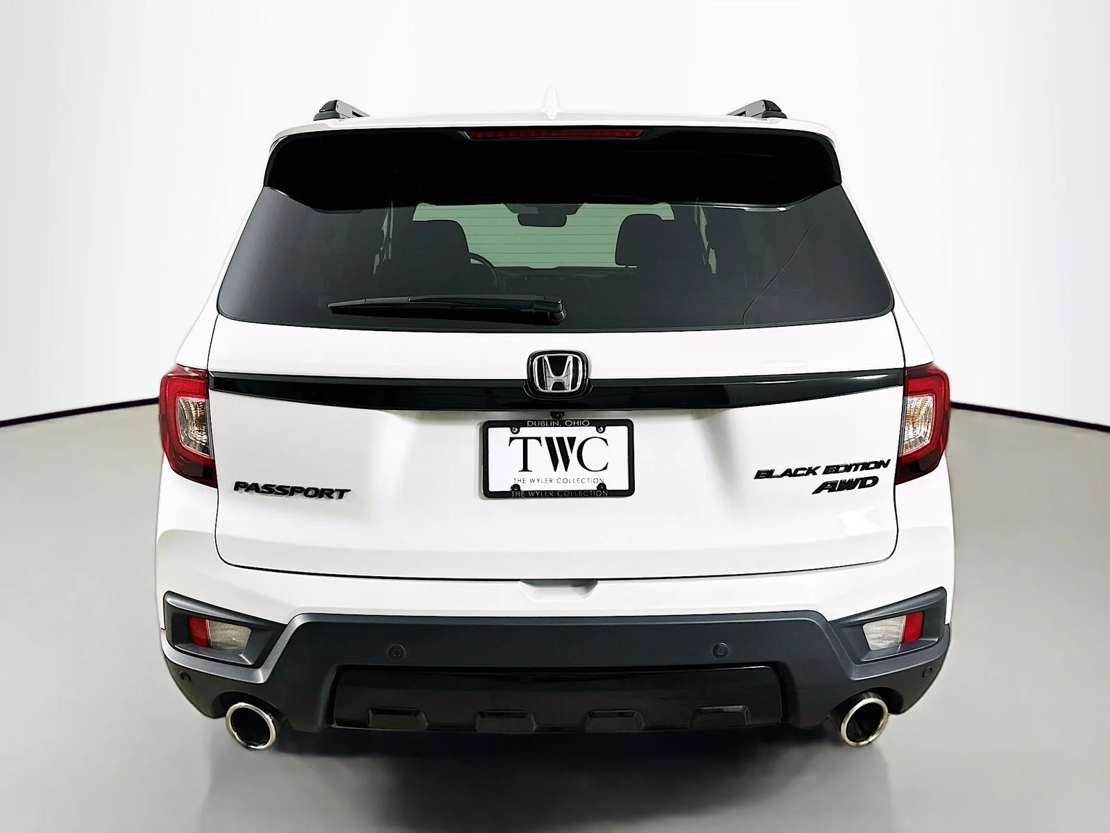 Used 2024 White Honda  image 6