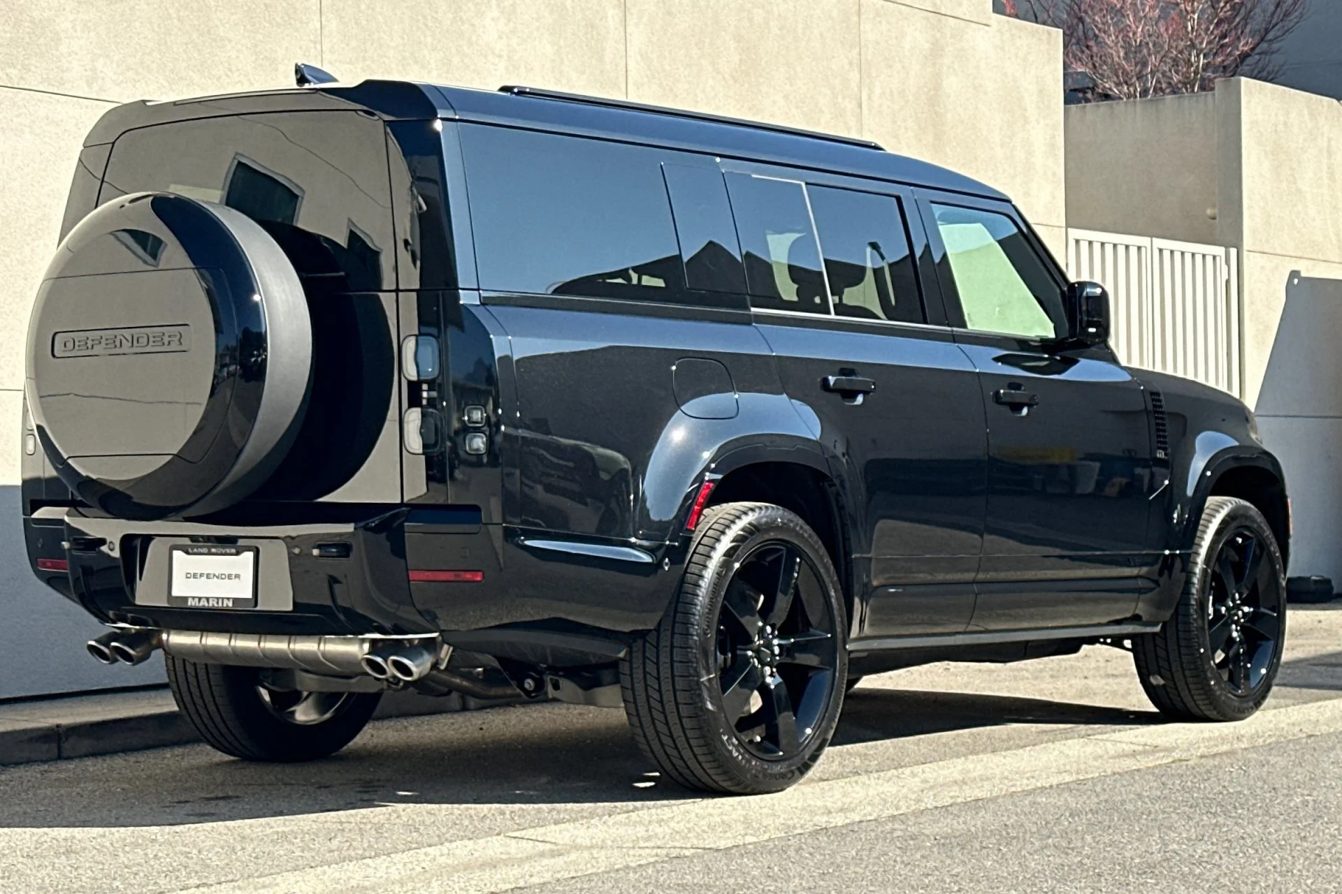 New 2026 Santorini Black Land Rover V8 image 2